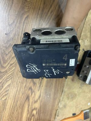 CỤM ABS Ford Escape YL8T-2C219-AB CỤM ABS Ford Escape YL8T-2C219-AB