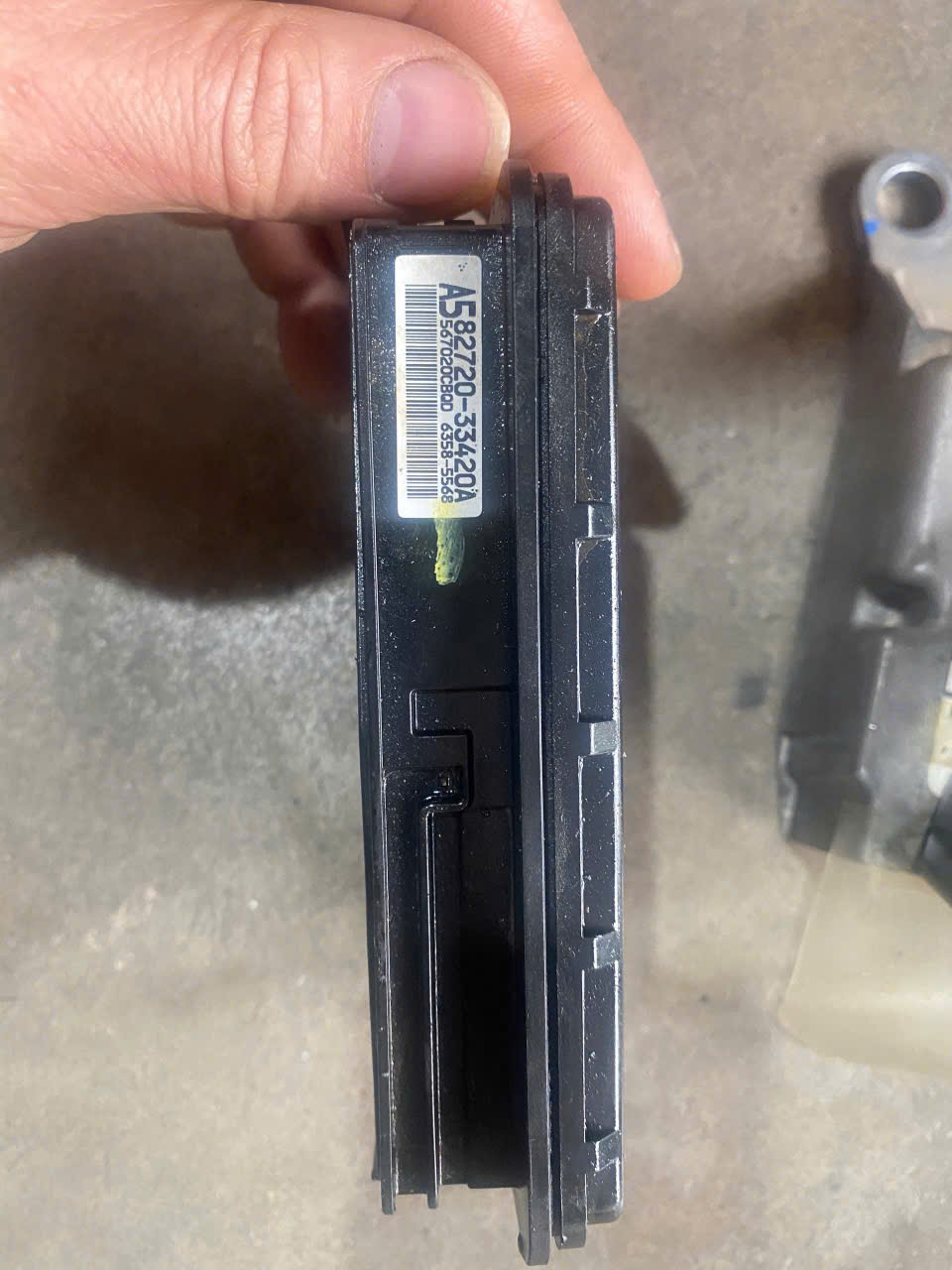 CẦU CHÌ TOYOTA CAMRY 82720-33420A CẦU CHÌ TOYOTA CAMRY 82720-33420A